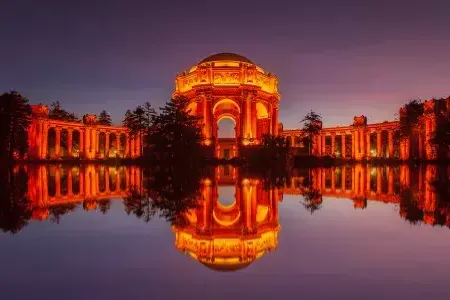 Palácio de Belas Artes à noite.